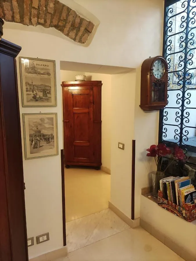 Cathedral City Center Palermo 2 Guest house